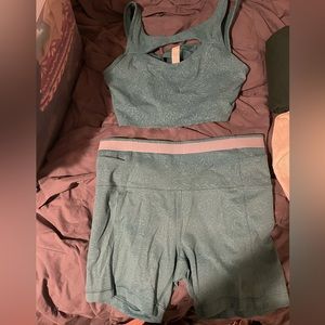 Lululemon Wunder Train Racerback Tank Top + Shorts in Blaze Maldives Green